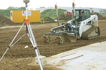 MIT BOBCAT RAUPENLADER: 5.500 m² - Planung in nur zwei Tagen MIT BOBCAT RAUPENLADER: 5.500 m² - Planung in nur zwei Tagen