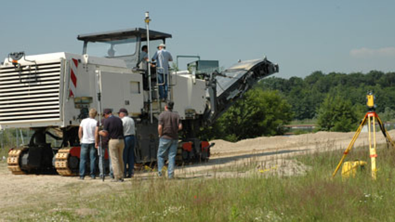 Asphaltfertiger Trimble Steuerung
