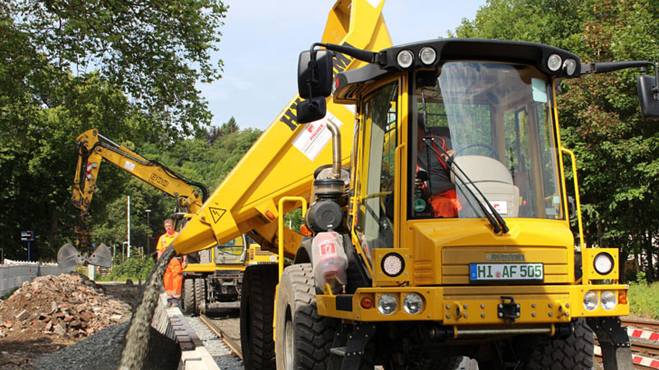 Dumper mit Bahnzulassung