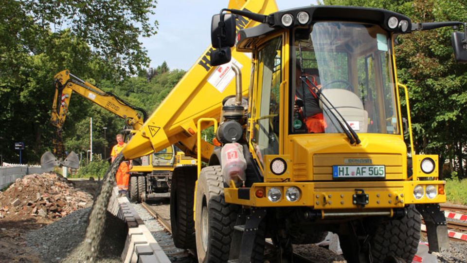 Dumper mit Bahnzulassung