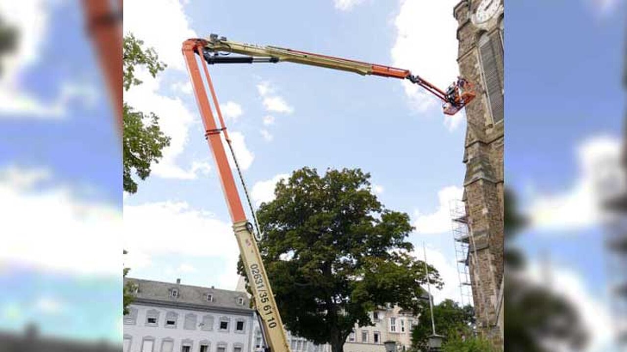 Gelenkteleskopbühne
