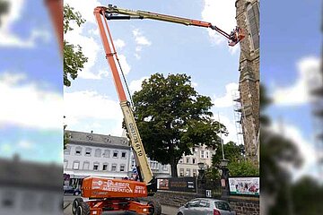Gelenkteleskopbühne