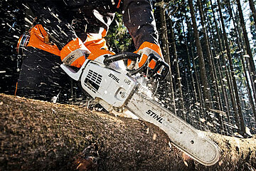 STIHL MS 201: Die kleinste Profi-Motorsäge im Forsteinsatz