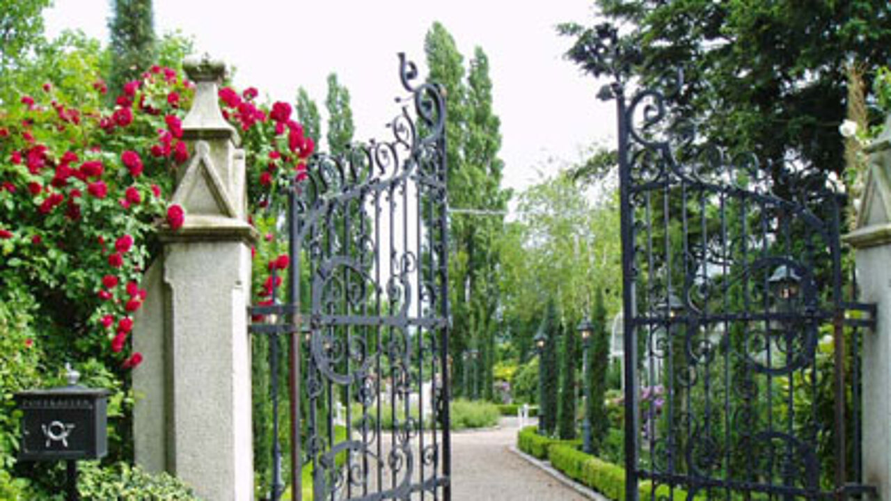 offene Gartenpforte