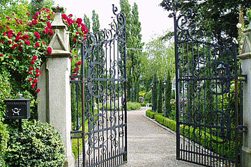 offene Gartenpforte
