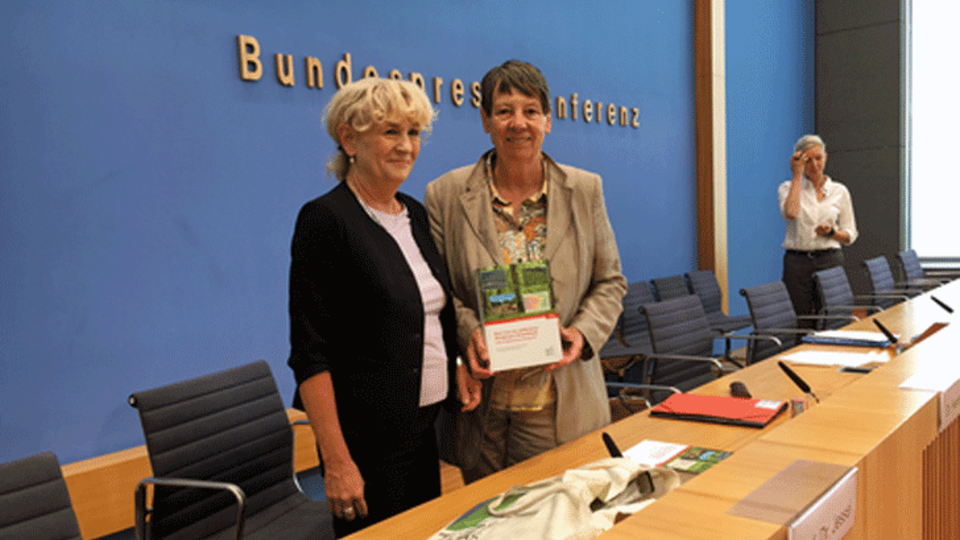 Prof. Dr. Beate Jessel und Dr. Barbara Hendricks