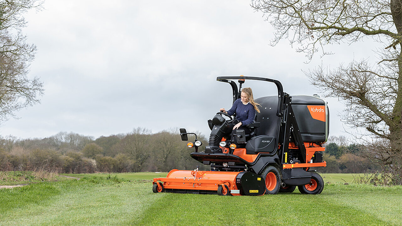 Kubota Frontmäher mit RTK-fähigem Topcon-Lenksystem