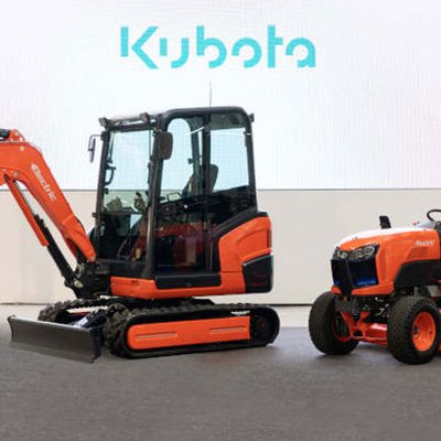 Traktor und Baumaschine