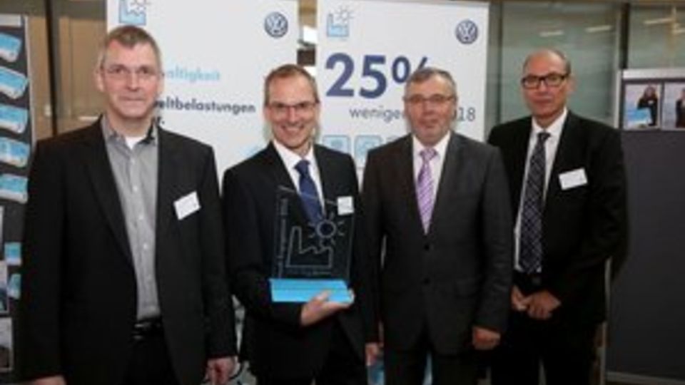 Mitarbeiter erhält Umweltpreis