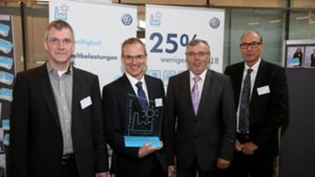 Mitarbeiter erhält Umweltpreis