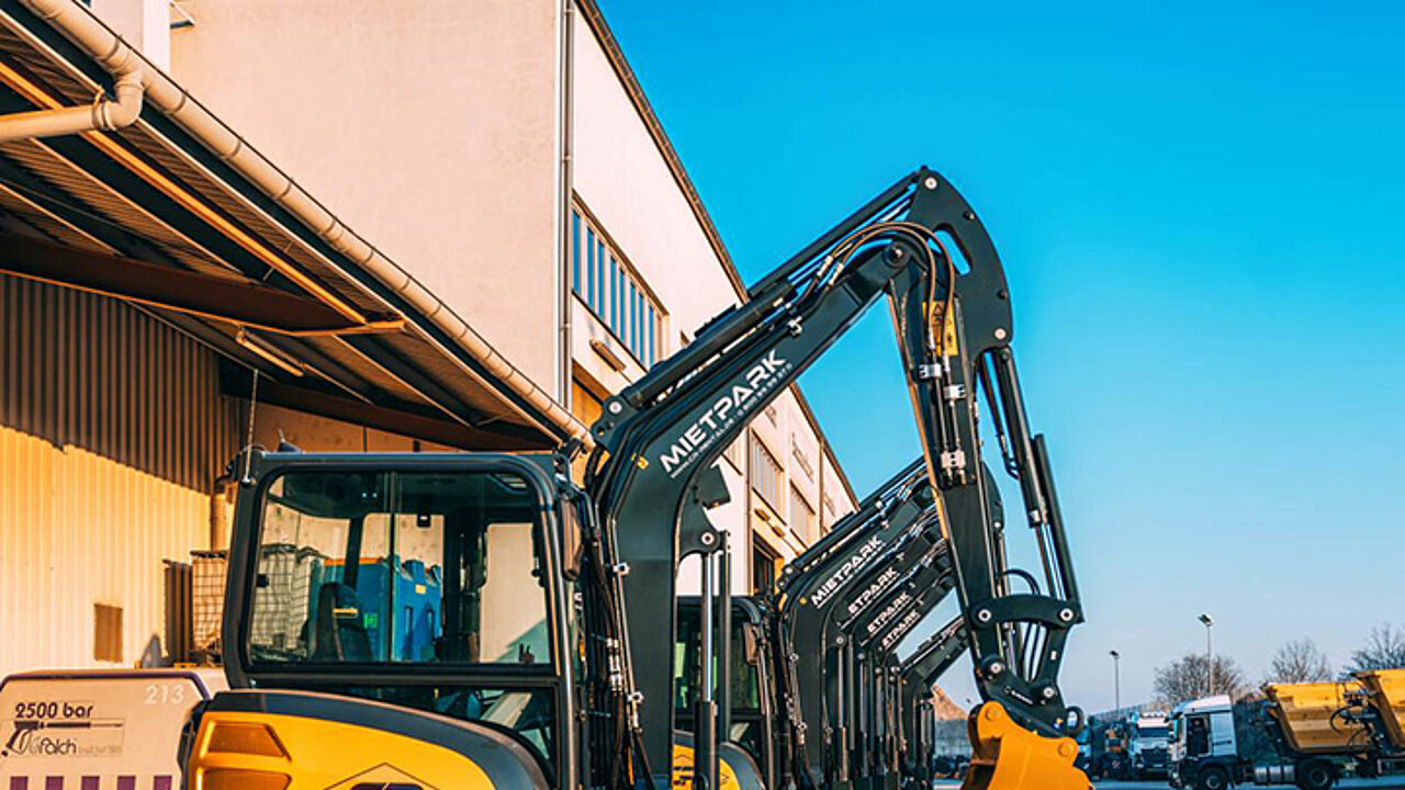 Hyundai Minibagger CR Rental