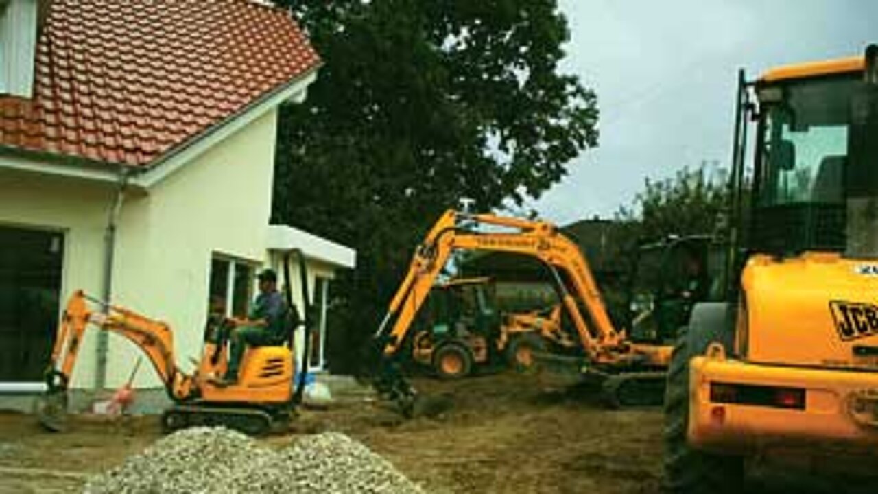 JCB Quartett erstellt 60 Außenanlagen JCB Quartett erstellt 60 Außenanlagen