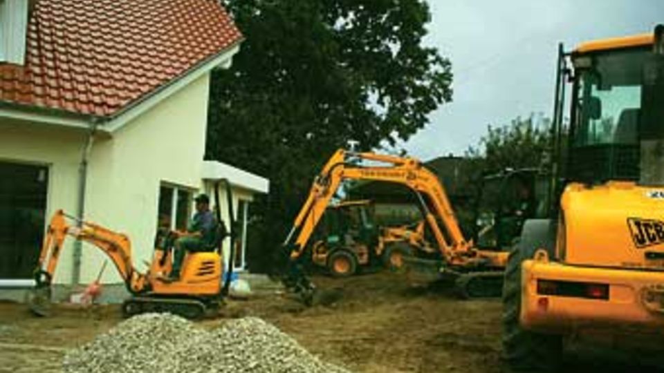 JCB Quartett erstellt 60 Außenanlagen JCB Quartett erstellt 60 Außenanlagen