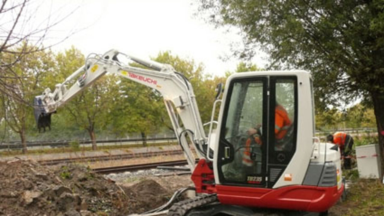 Takeuchi TB 235