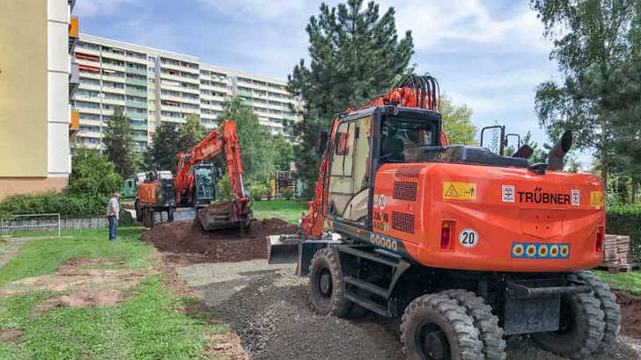 Mobilbagger im GaLaBau