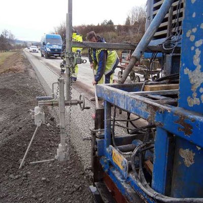 Betonbankett und Bordrinne