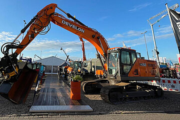 DEVELON Raupenbagger