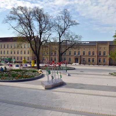 Platz mit Naturstein