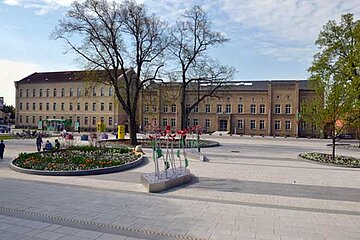 Platz mit Naturstein