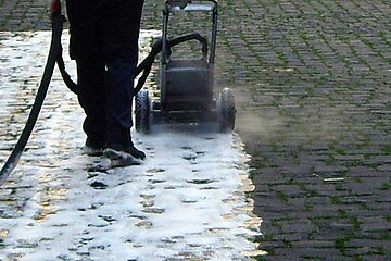 Unkrautbeseitigung auf Freiflächen