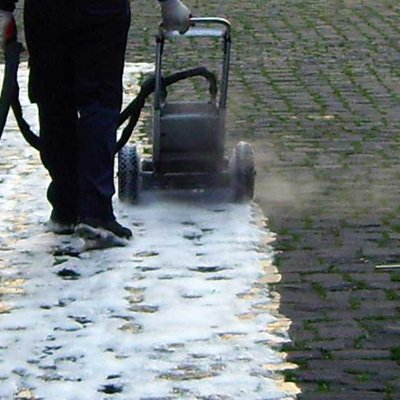 Unkrautbeseitigung auf Freiflächen