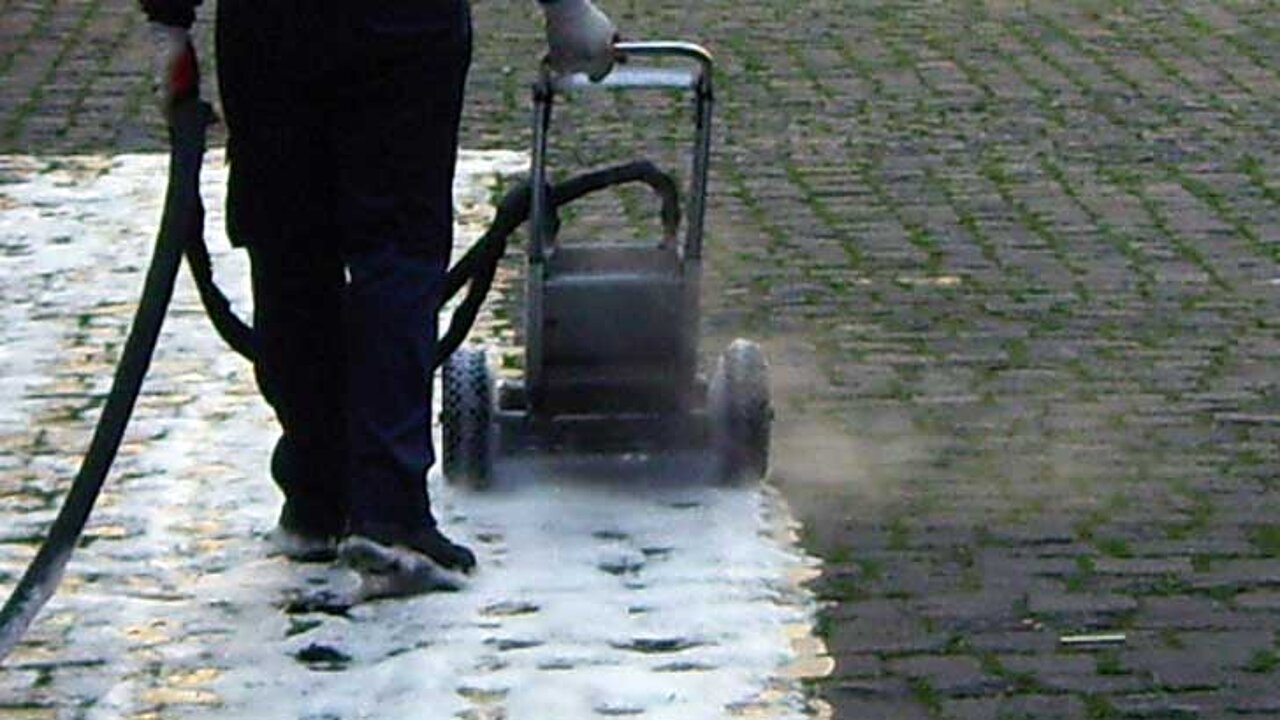 Unkrautbeseitigung auf Freiflächen
