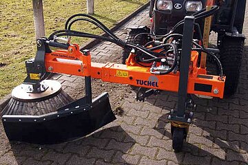 WB 750 am Kommunalfahrzeug
