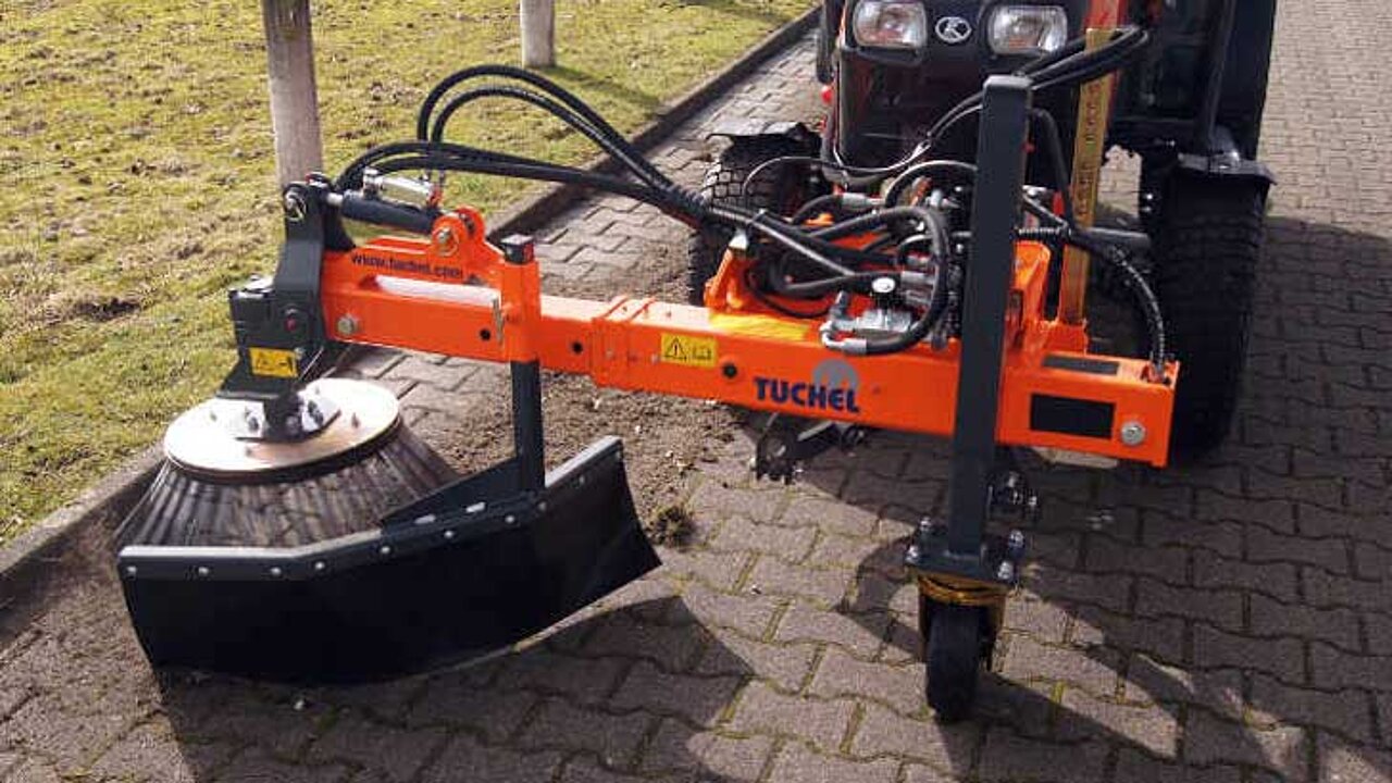 WB 750 am Kommunalfahrzeug