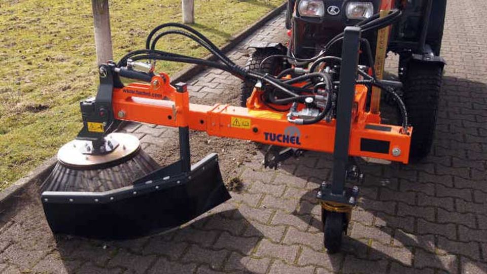 WB 750 am Kommunalfahrzeug