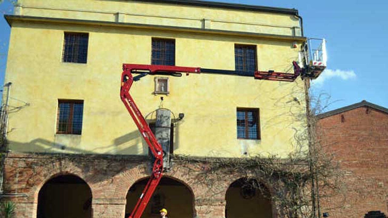 Raupen-Arbeitsbühne