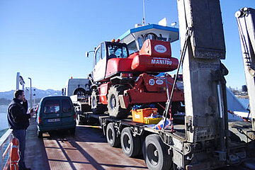 Baumaschine auf Tieflader