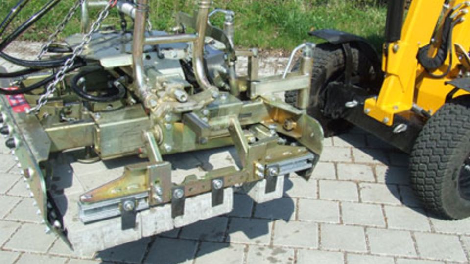 Klinkersteinen im Fischgrätverband