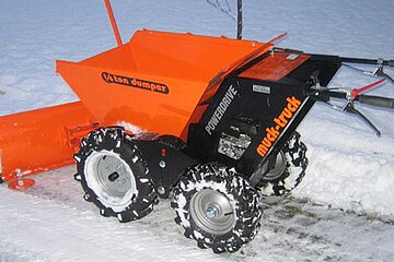 Muck-Truck mit Schneeräumschild