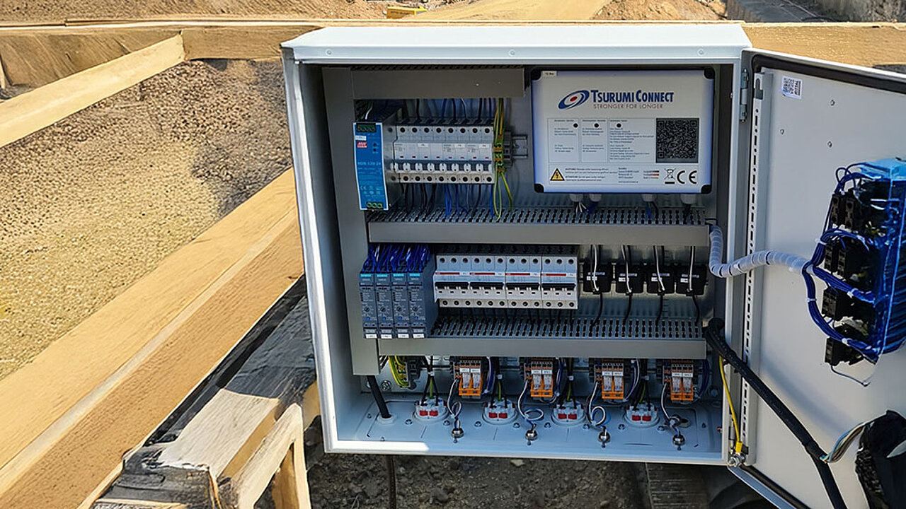 Schaltschrank mit Tsurumi Connect