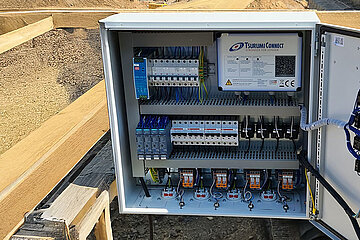 Schaltschrank mit Tsurumi Connect