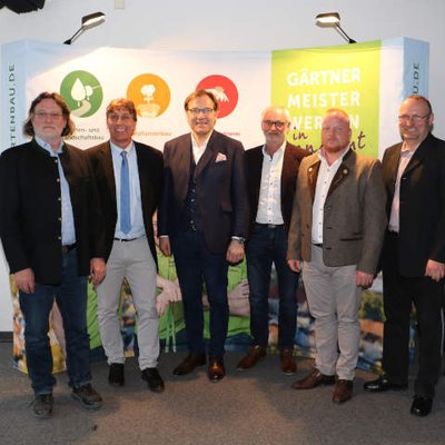 24 neue Meisterinnen und Meister im GaLaBau bei der Abschlussfeier