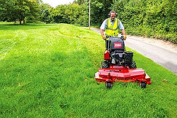 Midsizemäher mit Schlegelmähwerk