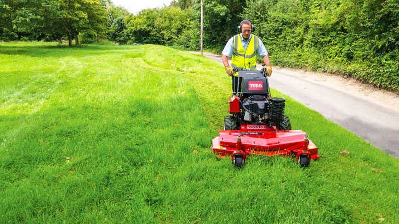 Midsizemäher mit Schlegelmähwerk