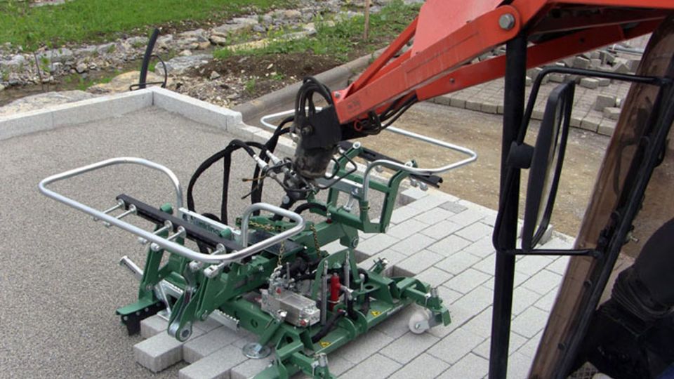 Verlegezange für Pflastermaschine