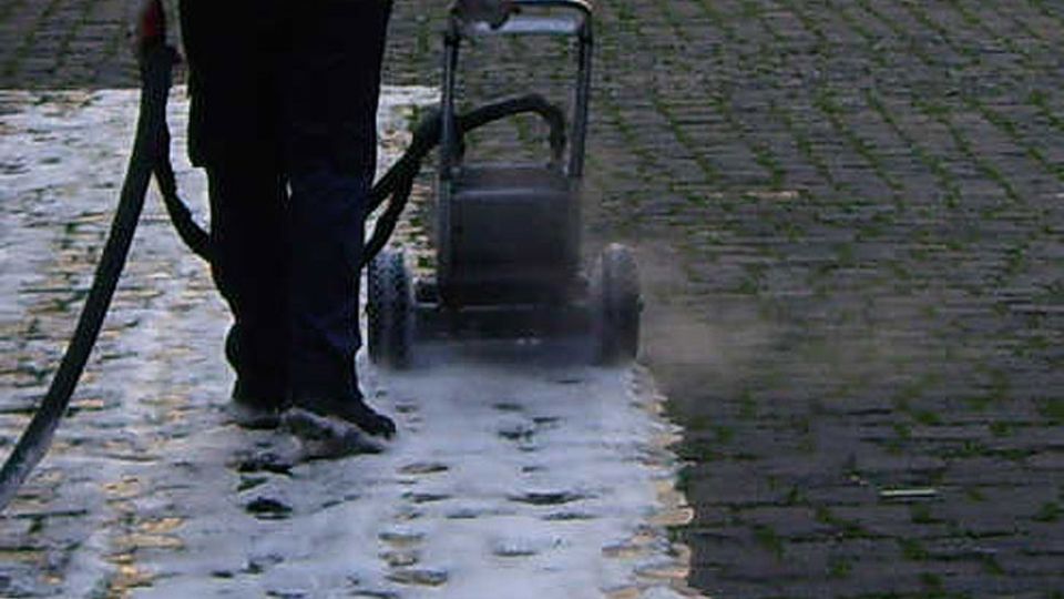 Giftfreie Unkrautbeseitigung