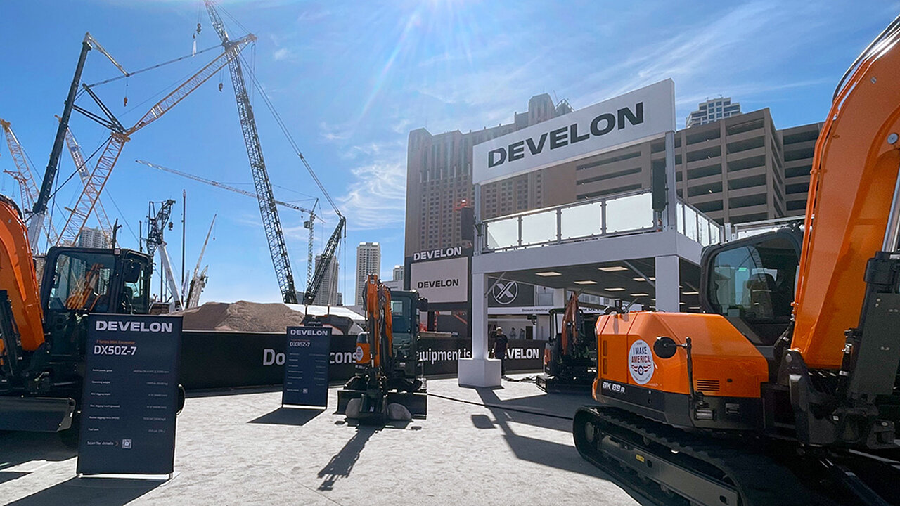DEVELON Minibagger Radlader Conexpo