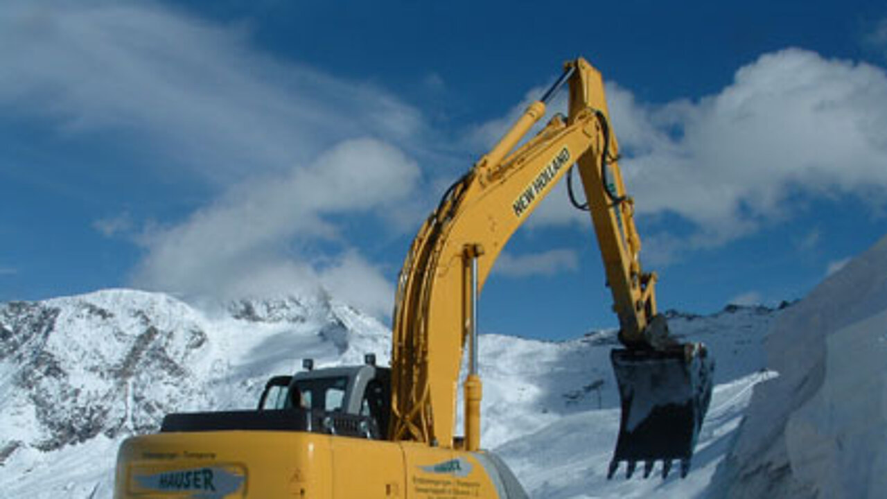 New Holland E215