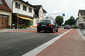Farbwechsel im Fahrbahnbelag