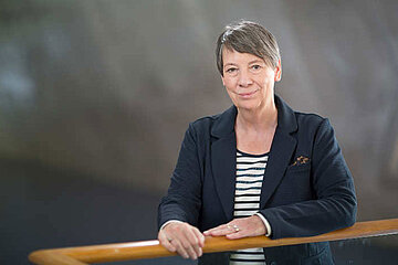 Dr. Barbara Hendricks