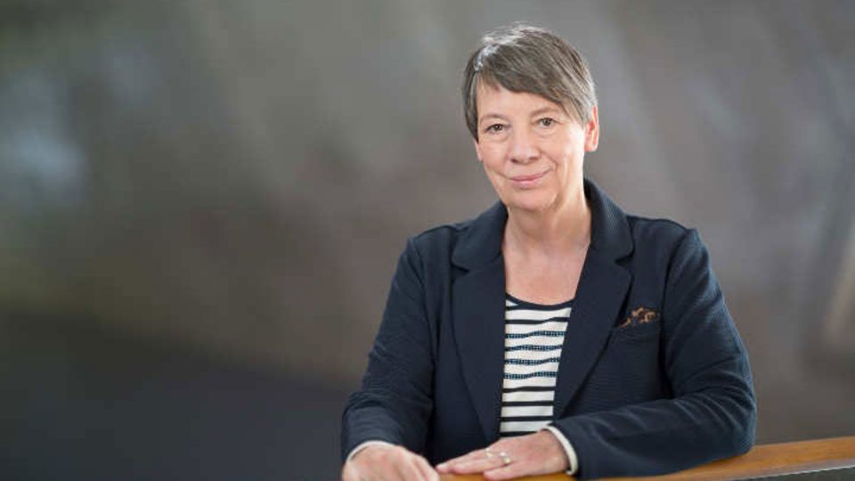 Dr. Barbara Hendricks