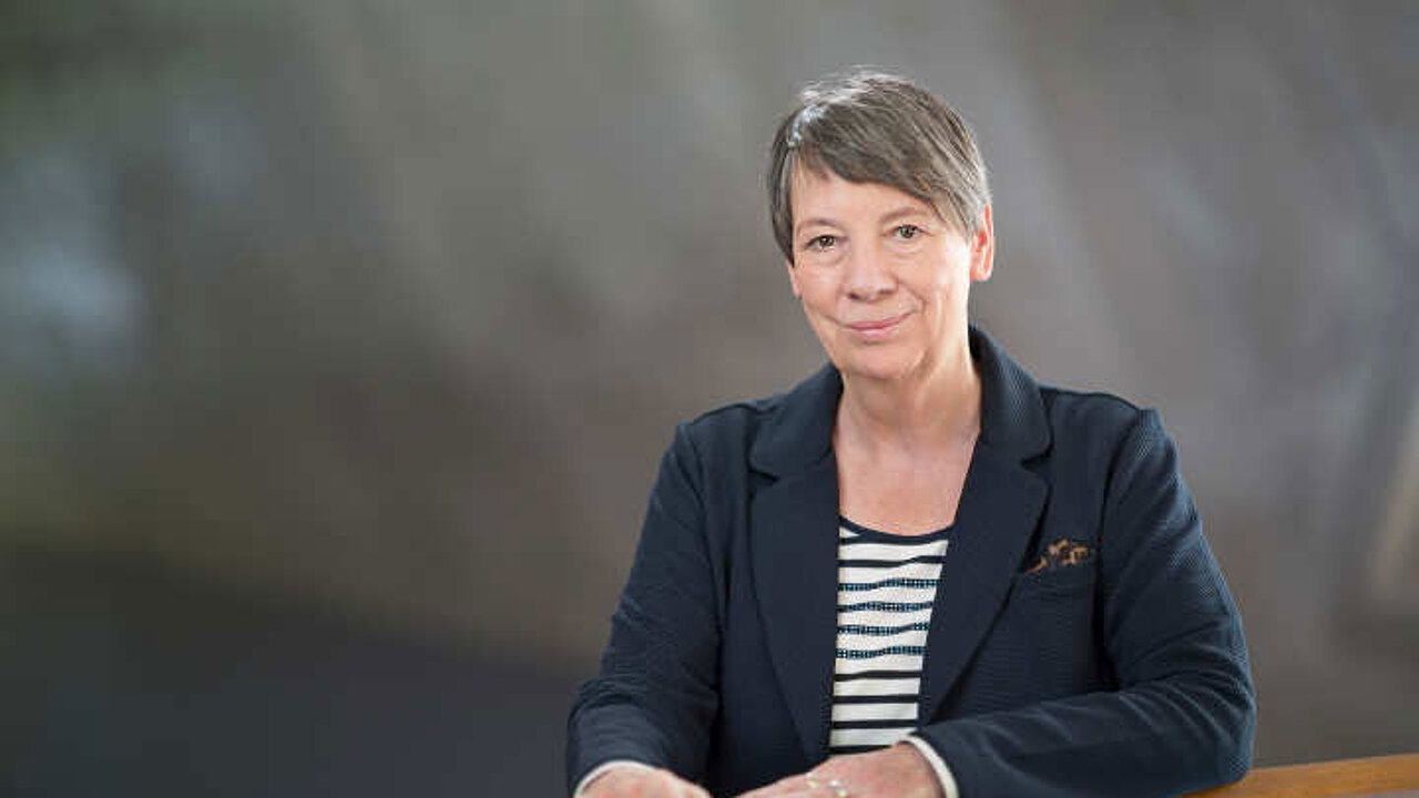 Dr. Barbara Hendricks