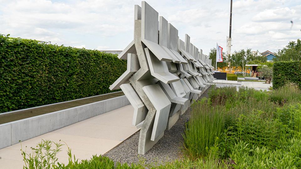 Immergrüne Hecke aus Beton