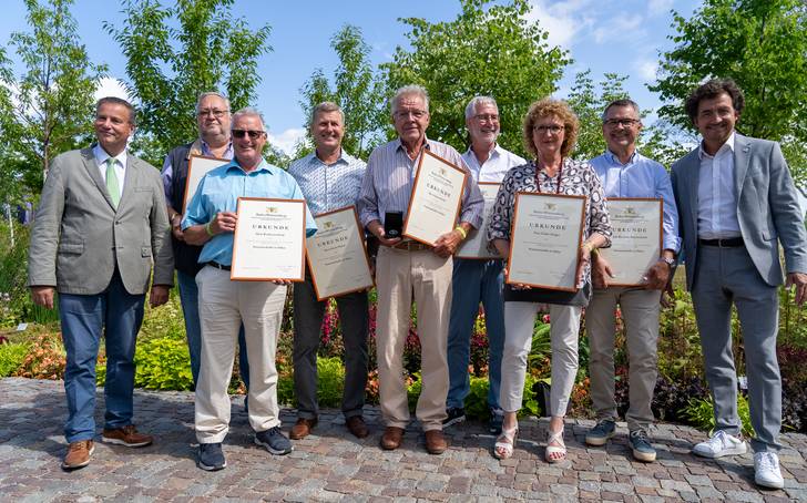 Minister Peter Hauk MdL ehrte sieben Landschaftsgärtner/-innen mit der Staatsmedaille in Silber