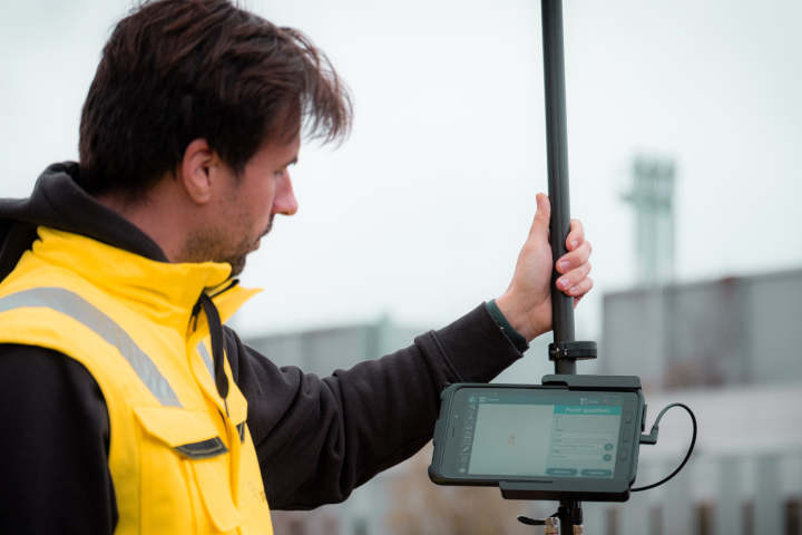 Der neue GNSS-Roverstab MEASUREnow PRO von DATAflor: Präzise Messungen, grenzenlose Möglichkeiten